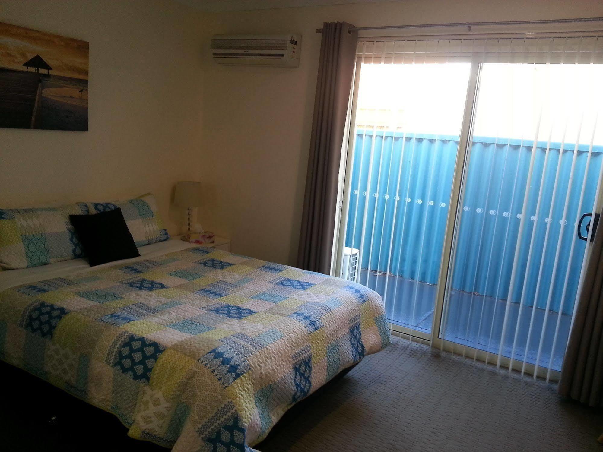 Palm Beach Guest House Рокингам Екстериор снимка